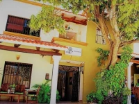 El Roble Hotel 