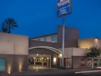 Best Western Plus Royal Courts 