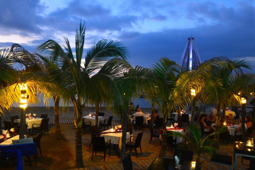 Emperador Vallarta Beachfront Hotel and Suites 