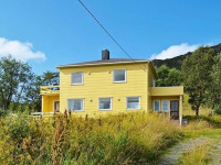 Three-Bedroom Holiday home in StraumsjГёen