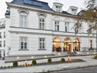 Red Baron Hotel & Restaurant