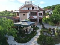 Hotel In Lukan Lux Plus 