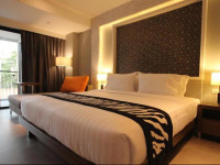 Season Five Hotel
