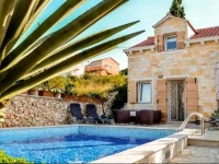 Mirella Holiday Home 