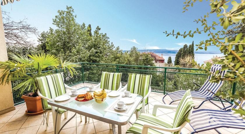 Crikvenica with Sea View II Holiday Home 