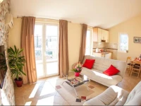S-Lux Guest House 