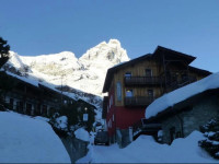 Hosquet Lodge