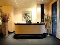 White House  4*