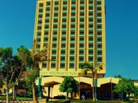 Hotel Holiday International 4*
