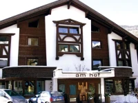 Am Hof 3*