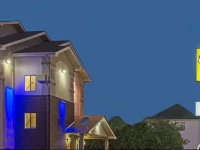 Super 8 New Castle 3*