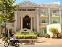 Petro House 3*