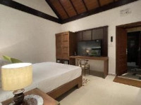 Atholhu Residence