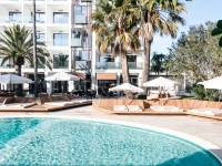 COSMOPOLITAN 4*