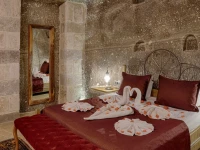HERA CAVE SUITES 3*