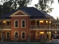 Carlyle Suites & Apartments 4*