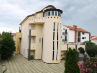 Villa Nara 4*