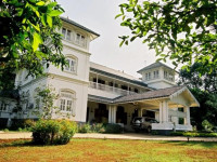 Manor House 