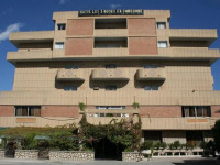 Les Trois Roses Hotel