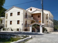 Alexatos Studios & Apartments 