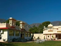 Alwar Bagh 3*