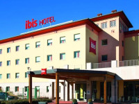 Ibis Como