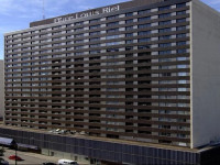 Place Louis Riel Suite Hotel