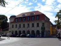 Victoria 3*