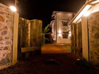 Poya Villa