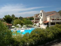 Ionis Hotel Peratata 2*