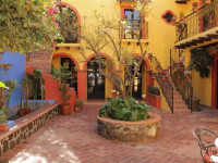 Casa Mia Suites Apartments