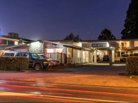 Twin Peaks Lakeside Inn