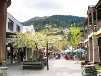 Base Queenstown 5*