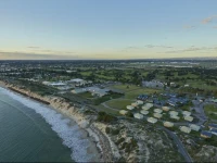 Adelaide Shores Resort 4*