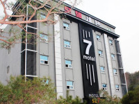 Seven Motel