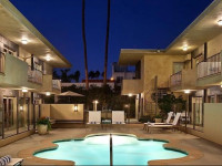 7 Springs Inn & Suites