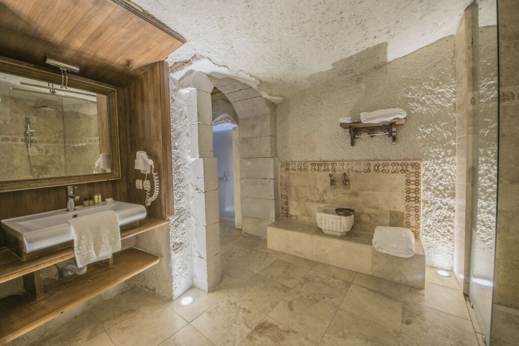 Ottoman Cave Suites 2*