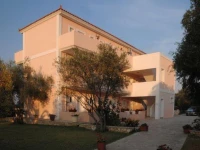 Helenas Studios 3*
