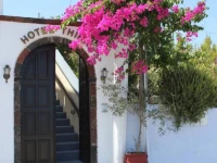 Thira Hotel and Apartments 1*