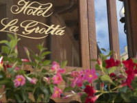 La Grotta San Marino Hotel