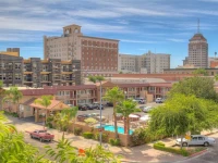 Super 8 Fresno Convention Center 2*