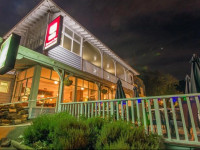 Governors Bay Hotel