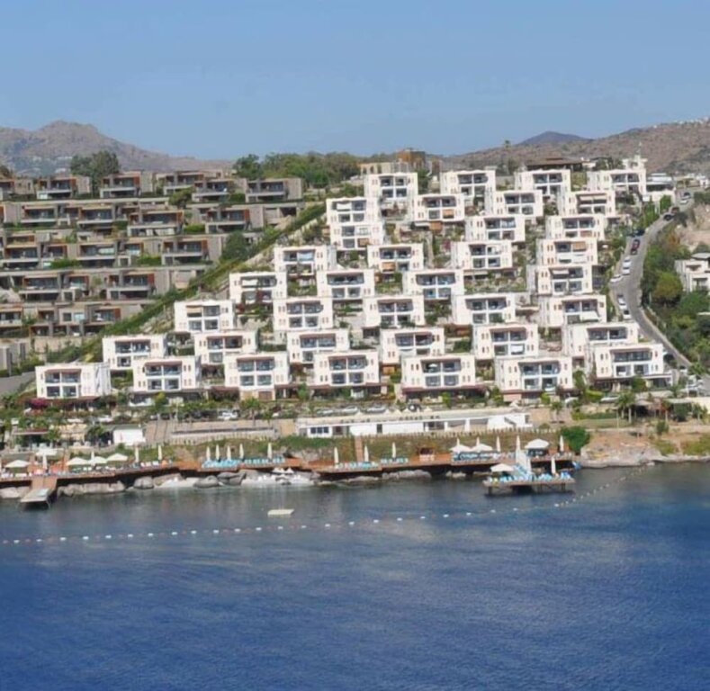 Aura Residence 