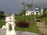Hug Station 3*