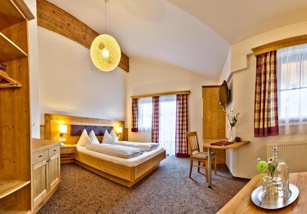 Hotel Salzburgerhof 3*