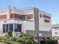 Clarion Hotel Airport Milwaukee 3*