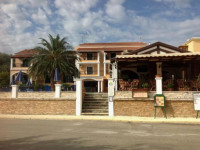 Perros Hotel
