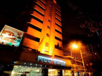 Palm Plaza