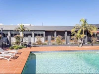 Sunshine Motor Inn 4*