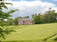 Whitehouse Country House